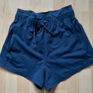Lululemon navy blue women’s athletic shorts, size US 4